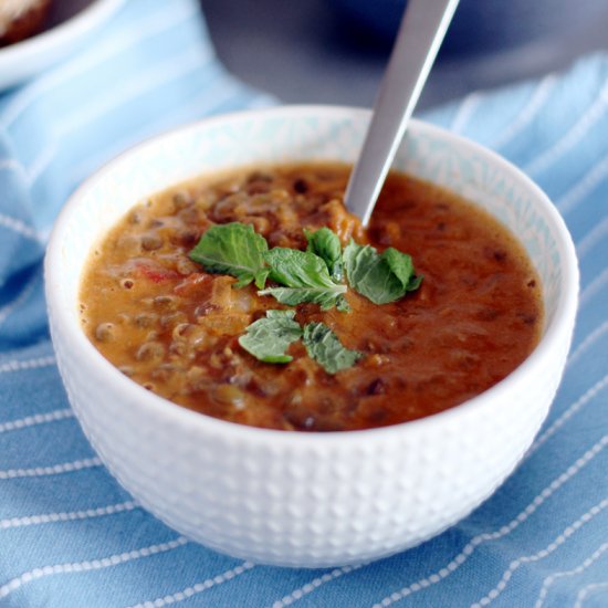 Red curry tomato and lentil soup