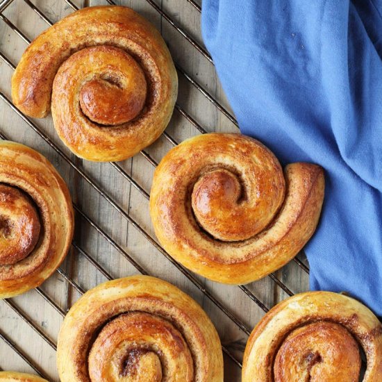 Easy Fluffy Cinnamon Rolls