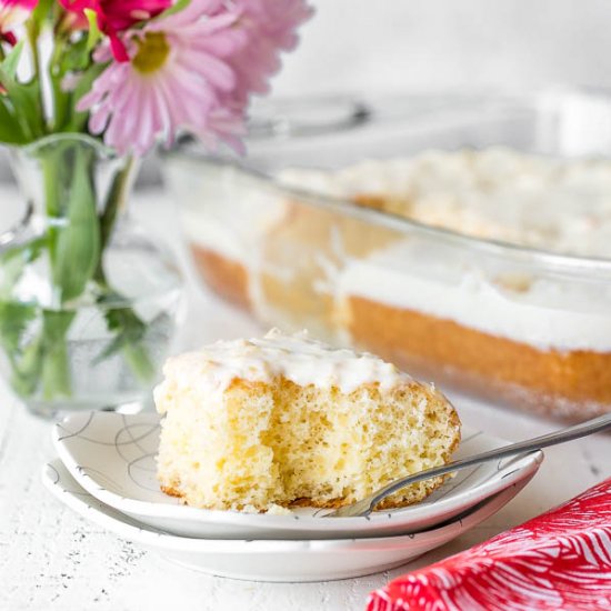 5-Ingredient Pineapple Cake