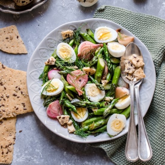 Warm asparagus salad with quail egg