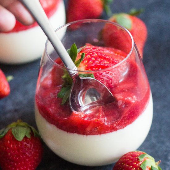 Vanilla Panna Cotta with Strawberry