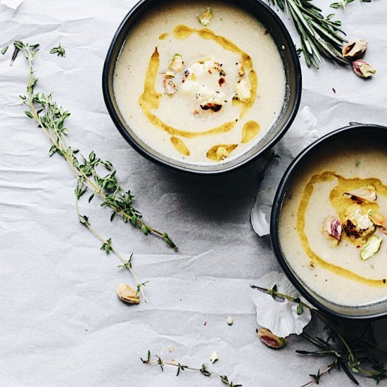 Roasted Cauliflower & Garlic Soup