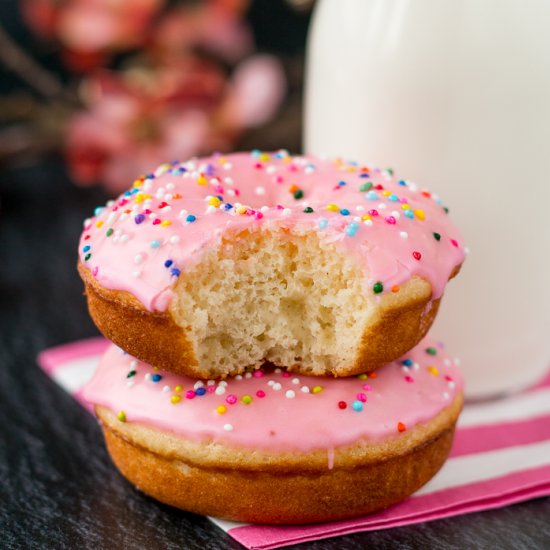 vanilla glazed baked donuts