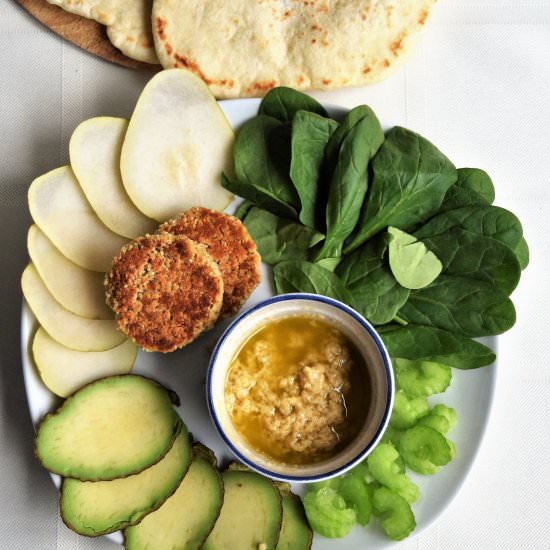 falafels, pita and veggies