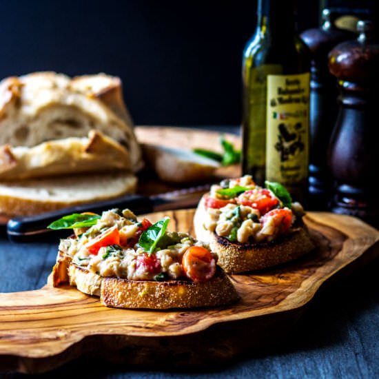 Cannellini bean & tomato bruschetta