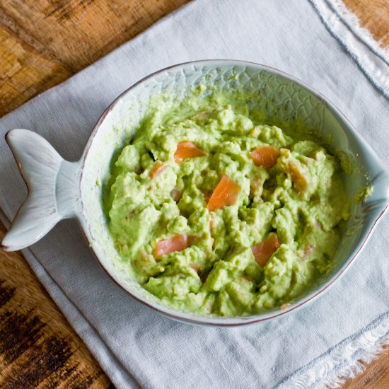 Spicy avocado salmon salad