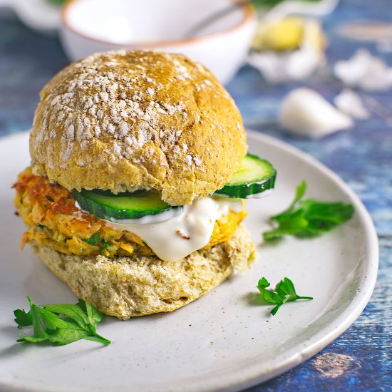 salmon burgers with lemony mayo