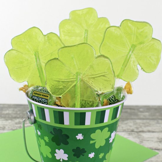 Easy Shamrock Lollipops