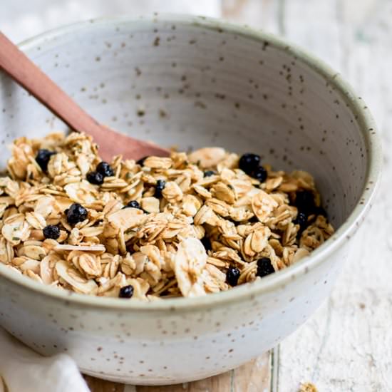 Blueberry, maple & vanilla granola