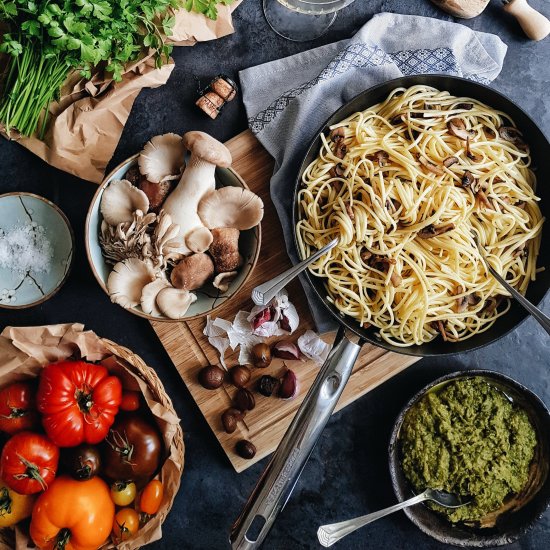 Parsley pesto pasta with chestnuts