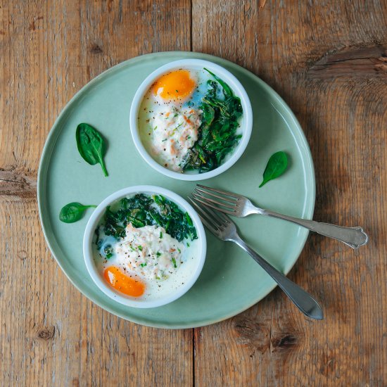 Oven-baked eggs with spinach&salmon