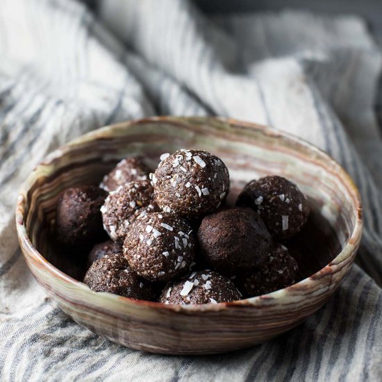 Mocha Almond Energy Bites