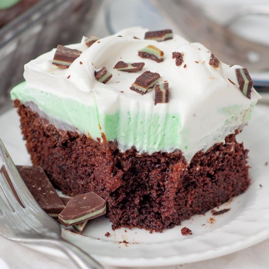 Mint Cream Pudding Poke Cake