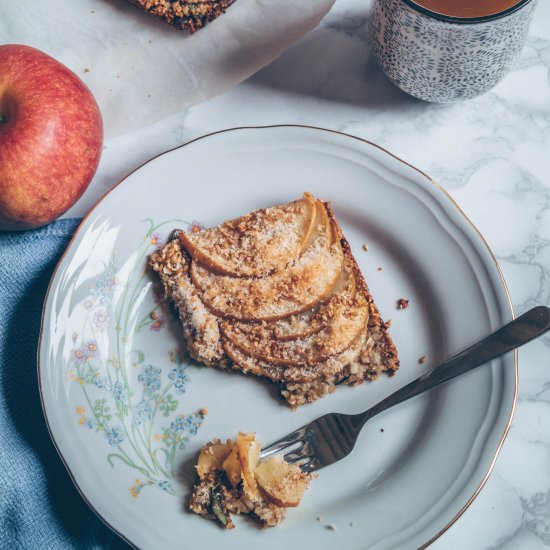 Apple and cinnamon oat muesli bars