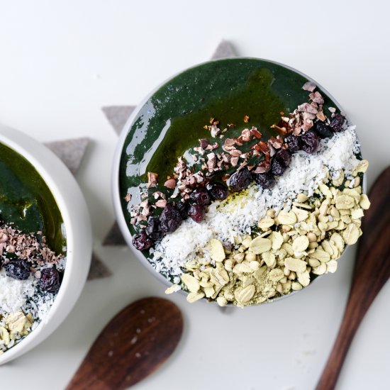 Spirulina Cauliflower Smoothie Bowl