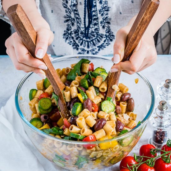 Easy Mediterranean Pasta Salad