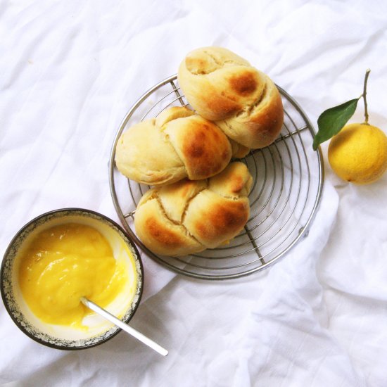 lemon curd filled mini challah