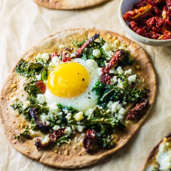 Breakfast Pita Pizza