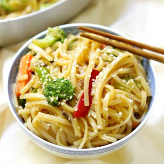 10-Minute GF/V Vegetable Lo Mein