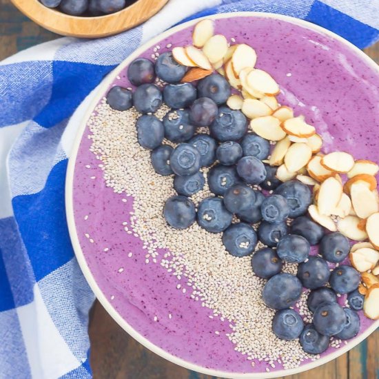 Blueberries and Cream Smoothie Bowl