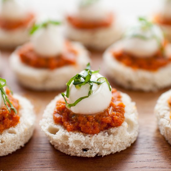 Sun-Dried Tomato Basil Mozz Canapé