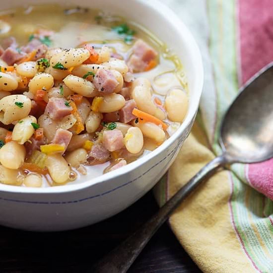 WHITE BEAN AND HAM SOUP