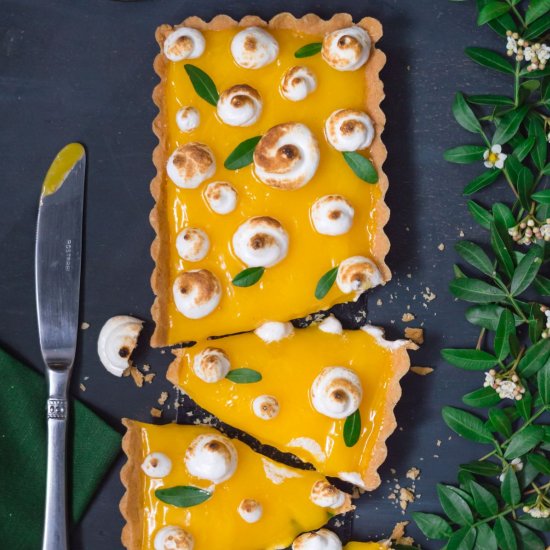 Classic lemon meringue tart