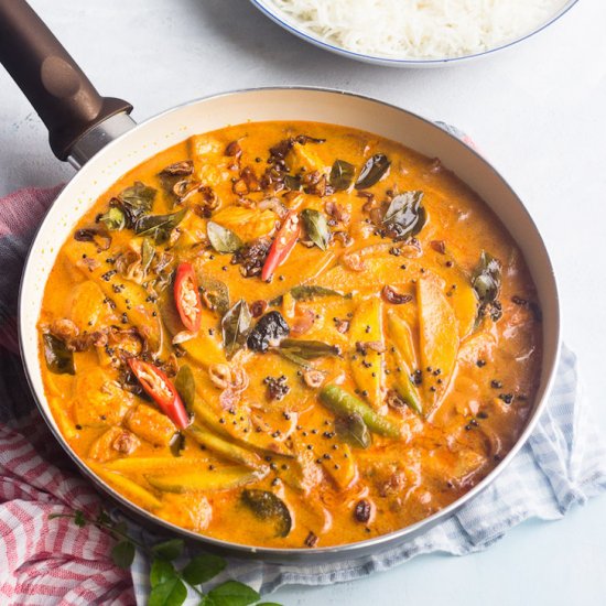 SALMON CURRY WITH COCONUT MILK