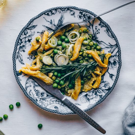 Vegan Spaetzle with Leek and Peas