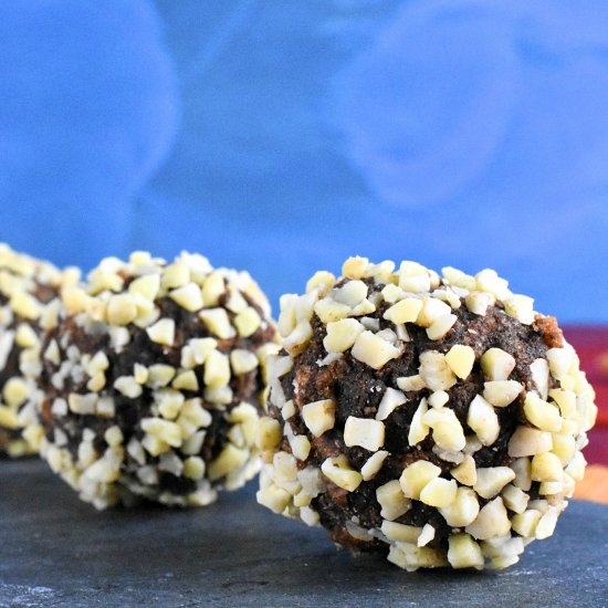 Chocolate Bliss Balls with Almond