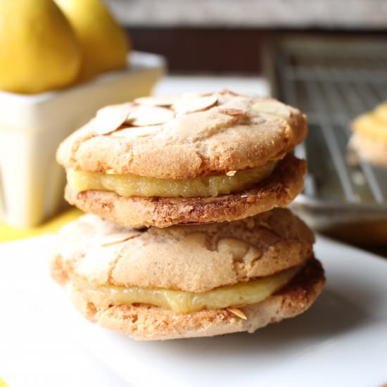 Almond cookies with lemon curd