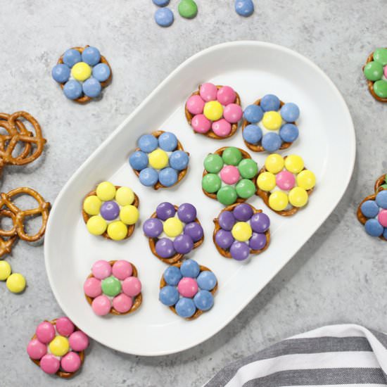 Pretzel Flower Bites