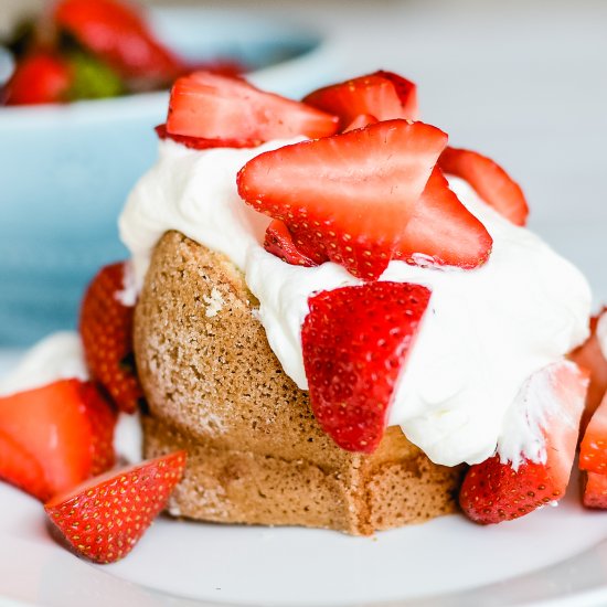 Lemon Poundcake with Strawberries