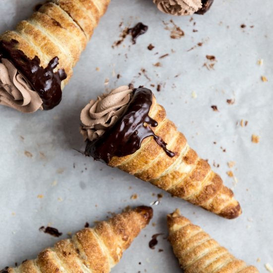 CINNAMON SUGAR CHOCOLATE CREAM HORN