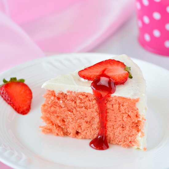 Eggless Strawberry Cake