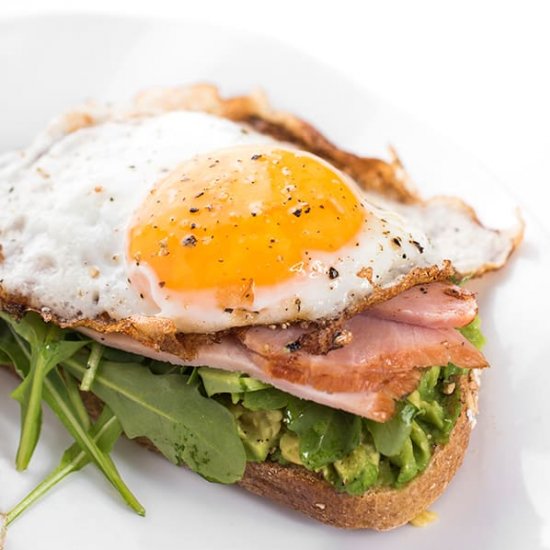 AVOCADO TOAST WITH EGG