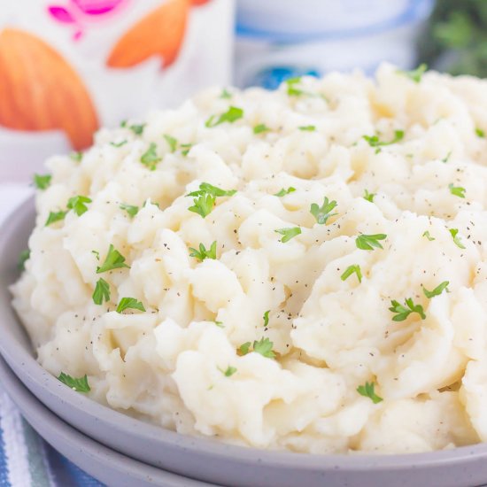 Dairy-Free Garlic Mashed Potatoes