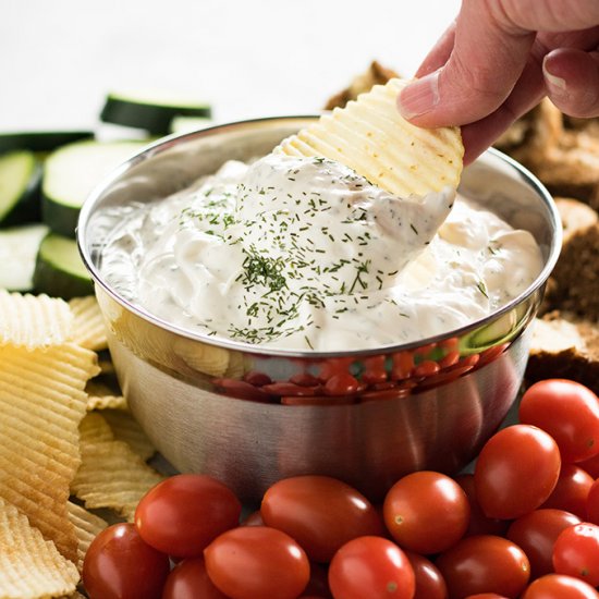 Easy Garlic Dill Dip