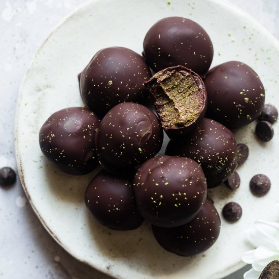 Vegan Matcha Chocolate Energy Bites