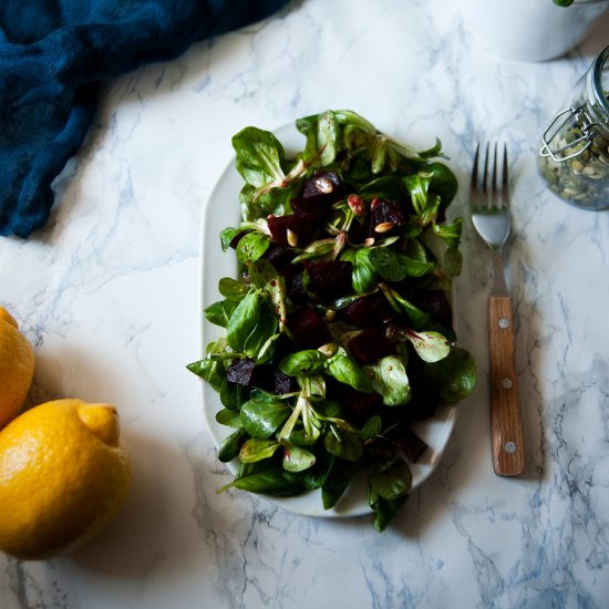 Lamb’s lettuce salad with beetroot