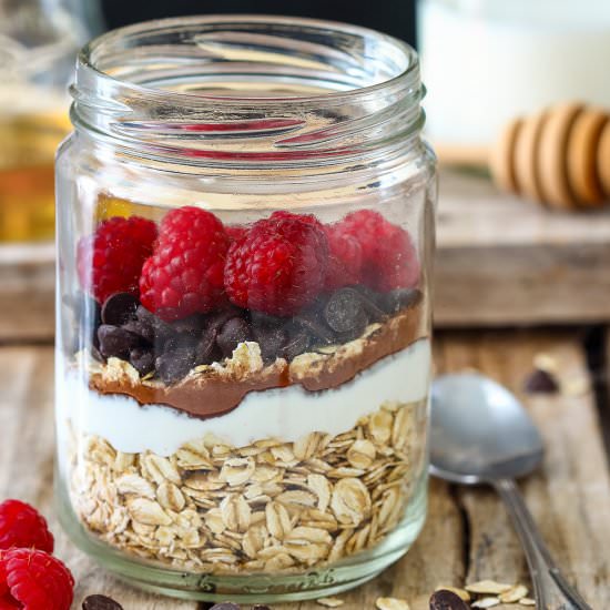 raspberry chocolate overnight oats