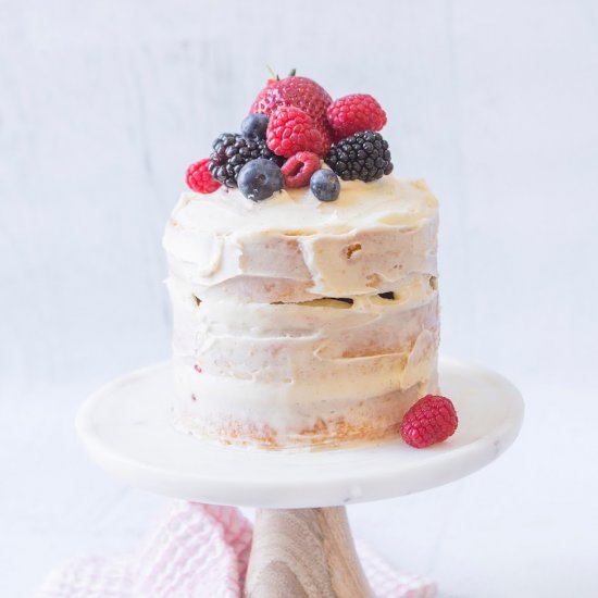 Mini Vanilla Cake with Berries