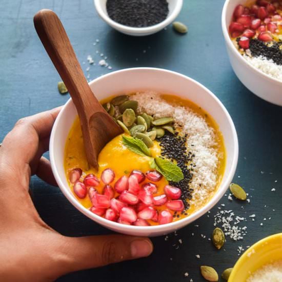 Vegan Mango colada smoothie bowl