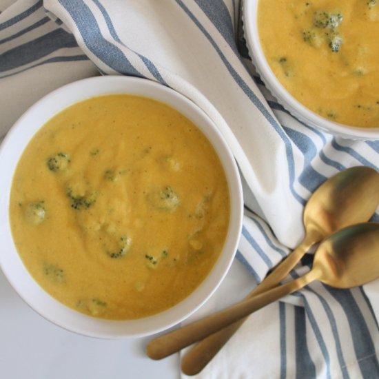 Vegan Broccoli & Cheese Soup