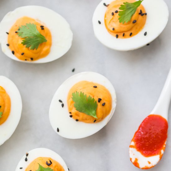 sriracha deviled eggs (whole30)