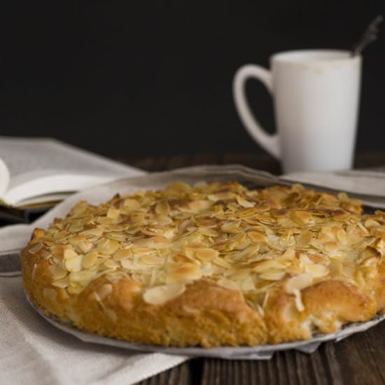 Apple pie with almond plaques