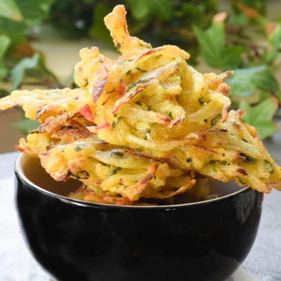 Spicy onion bhajis