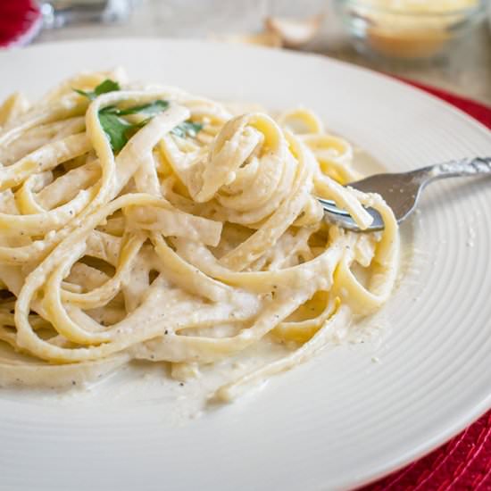 Homemade Alfredo Sauce with Garlic