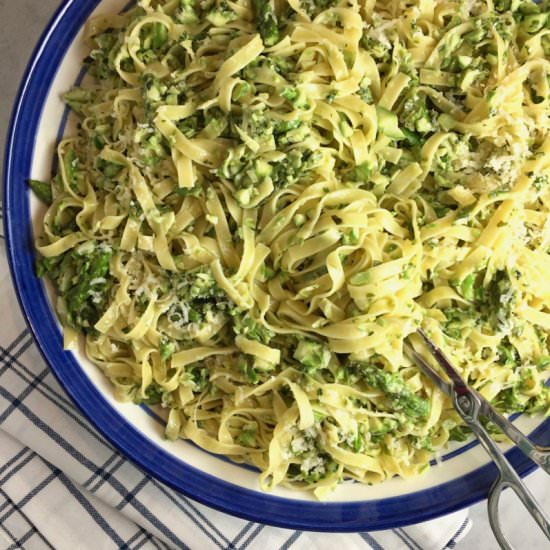 Creamy Asparagus & Herb Pasta