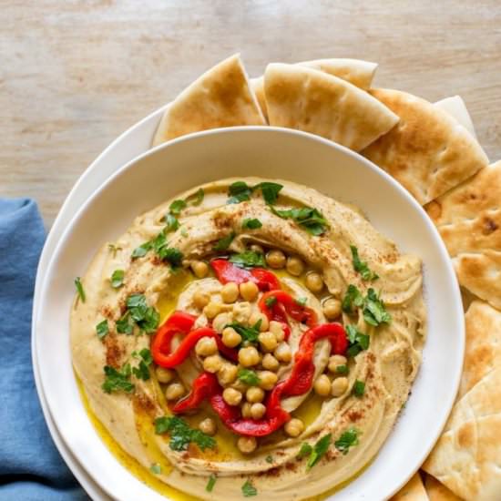 Creamy Garlic Hummus